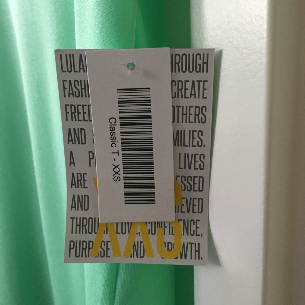 LuLaRoe Classic T - Picture 5 of 6